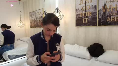 Ingrid online show from 05-08-26, 12:54