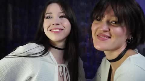 Luna and Dior online show from 09-14-25, 04:33