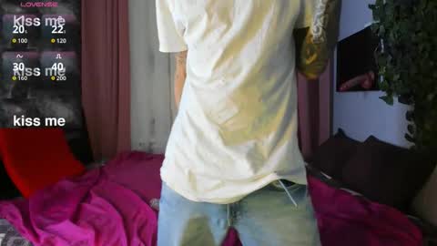 Snapshot of inkedjamesx chatting on 09-14-25, 04:22 James online show from 09-14-25, 04:22