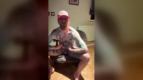 Snapshot of inkpiggy chatting on 01-11-26, 07:35 inkpiggy online show from 01-11-26, 07:35