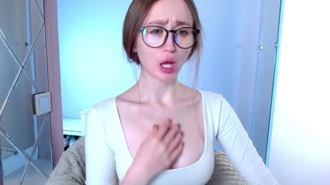 Lina online show from 12-10-24, 11:43
