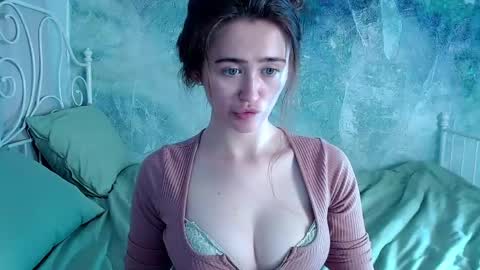Lina online show from 05-15-26, 11:45