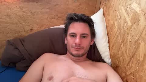 Snapshot of innocent__bystander chatting on 11-21-25, 10:14 innocent__bystander online show from 11-21-25, 10:14