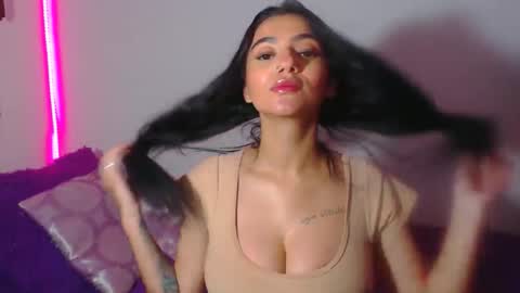 Snapshot of innocent_fox chatting on 05-21-26, 10:17 Abril online show from 05-21-26, 10:17
