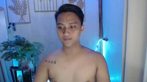 Snapshot of innocent_neil143 chatting on 01-10-25, 10:28 Neil online show from 01-10-25, 10:28