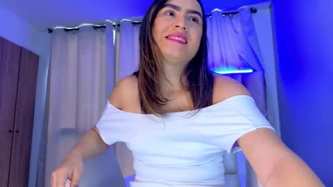 Snapshot of innoocentluna chatting on 11-02-25, 04:42 Innoocent Luna online show from 11-02-25, 04:42