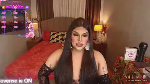 Snapshot of insatiablesexqueen chatting on 11-12-25, 10:04 tasha online show from 11-12-25, 10:04