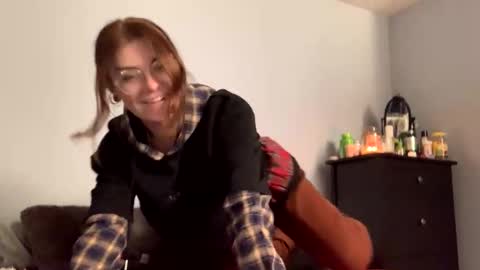 Snapshot of intothewoodswego chatting on 10-27-25, 02:04 IntoTheWoodsWeGo online show from 10-27-25, 02:04