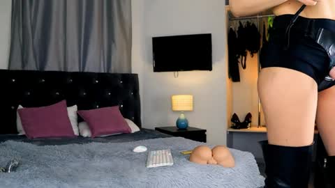 inviting_tina online show from 05-09-26, 03:34