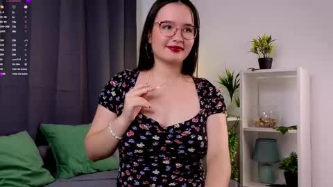 Mia online show from 09-23-25, 02:03