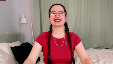 Mia online show from 10-03-25, 02:41