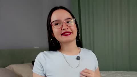 Mia online show from 10-08-25, 01:14