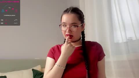 Mia online show from 10-31-25, 01:39