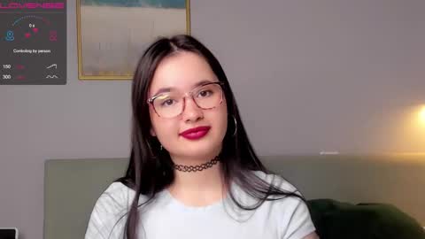 Mia online show from 11-07-25, 01:27