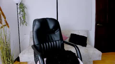 Snapshot of irina_beaux chatting on 06-30-26, 11:17 online show from 06-30-26, 11:17