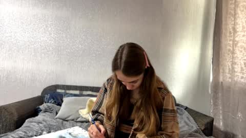 Snapshot of irinaballesteros chatting on 09-16-25, 09:10 Evie online show from 09-16-25, 09:10