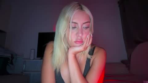 Snapshot of irinanovnahs chatting on 06-05-26, 04:41 Im Irina online show from 06-05-26, 04:41
