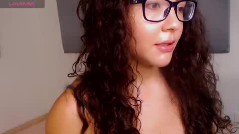 Snapshot of iris_caprice chatting on 01-16-25, 03:23 Instagram iris caprice online show from 01-16-25, 03:23
