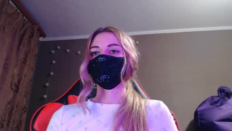 Lily online show from 10-23-25, 03:44