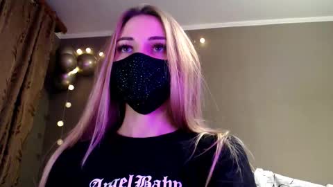 Lily online show from 11-28-25, 07:27