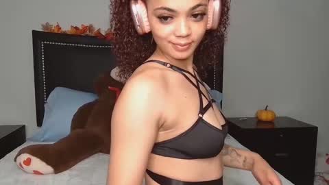 Snapshot of iris_the_squirter chatting on 11-01-25, 02:35 Iris  online show from 11-01-25, 02:35