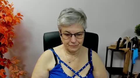 Snapshot of iris_xdesire chatting on 10-21-25, 06:14 I R I S online show from 10-21-25, 06:14