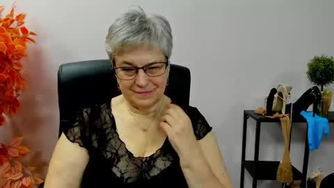Snapshot of iris_xdesire chatting on 10-31-25, 07:20 I R I S online show from 10-31-25, 07:20