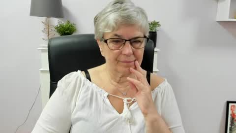 Snapshot of iris_xdesire chatting on 06-18-26, 09:14 I R I S online show from 06-18-26, 09:14