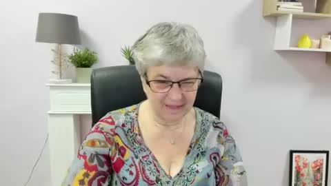 Snapshot of iris_xdesire chatting on 06-22-26, 06:10 I R I S online show from 06-22-26, 06:10
