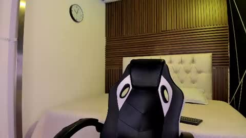 Iris Fyre  online show from 06-25-26, 01:04