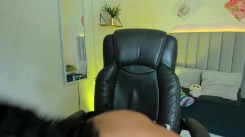 Snapshot of iriss_5 chatting on 10-29-25, 03:42 Iris online show from 10-29-25, 03:42