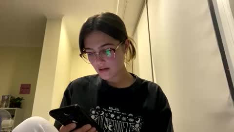Snapshot of irisss31 chatting on 05-26-26, 06:59 irisss31 online show from 05-26-26, 06:59