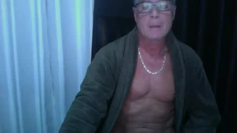 Snapshot of ironout007 chatting on 10-15-25, 04:34 ironout007 online show from 10-15-25, 04:34