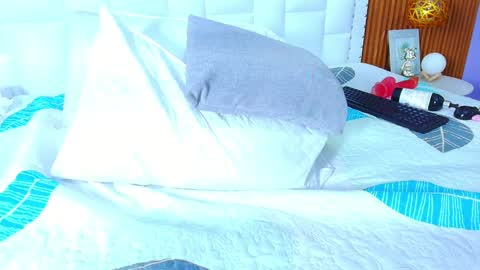 Sandy  online show from 01-30-25, 03:19