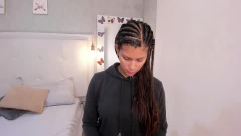 Snapshot of is_a_bell chatting on 10-03-25, 01:19 is_a_bell online show from 10-03-25, 01:19