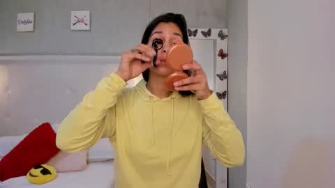 Snapshot of is_a_bell chatting on 11-11-25, 01:44 is_a_bell online show from 11-11-25, 01:44