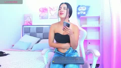 Snapshot of isa7_ chatting on 04-24-26, 01:57 Isabella online show from 04-24-26, 01:57