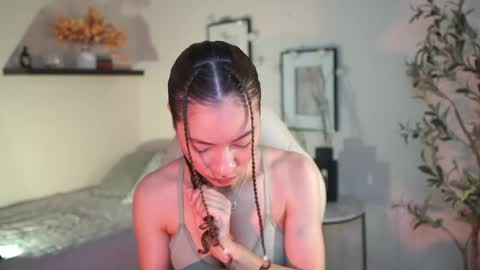 Snapshot of isa_____ chatting on 05-15-26, 01:23 isa_____ online show from 05-15-26, 01:23
