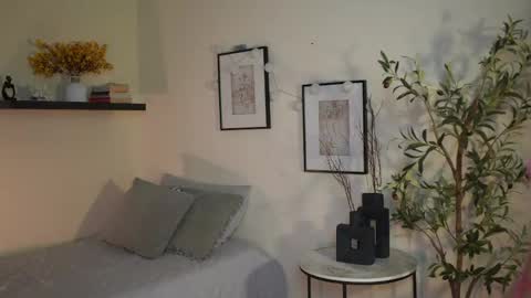 Snapshot of isa_____ chatting on 05-23-26, 01:33 isa_____ online show from 05-23-26, 01:33