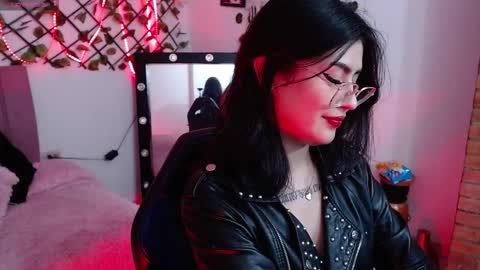 isabela online show from 10-17-25, 03:10