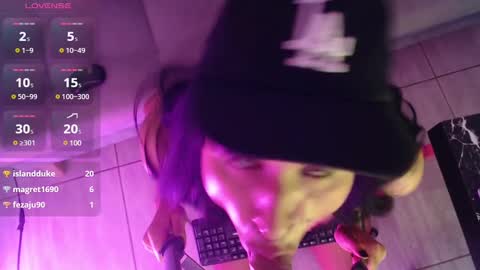 Isabella Hall online show from 02-19-25, 12:03