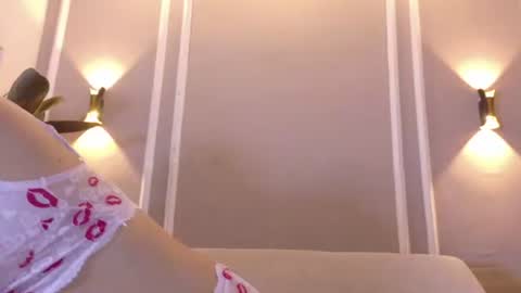 Isabella online show from 06-24-26, 12:15