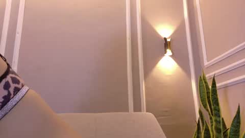 Isabella online show from 06-25-26, 12:20