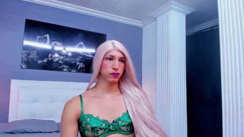 Snapshot of isa_lancaster chatting on 01-23-25, 12:19 Isa Lancaster online show from 01-23-25, 12:19