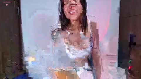 Isabella Laurentt  online show from 05-12-26, 12:30