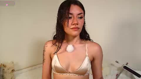 Isabella Laurentt  online show from 06-25-26, 12:43
