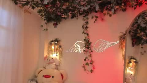 Isabella        online show from 02-12-26, 08:15