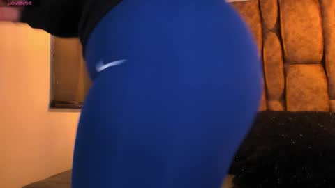 Snapshot of isa_thompson__ chatting on 10-11-25, 11:53 I S A online show from 10-11-25, 11:53