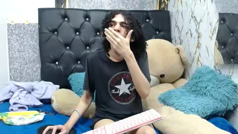 Snapshot of isa_x18 chatting on 06-05-26, 02:45 isa_x18 online show from 06-05-26, 02:45