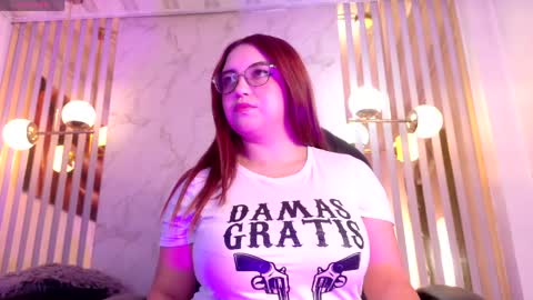 Snapshot of isaa_lopez chatting on 05-01-26, 07:18 Isa online show from 05-01-26, 07:18